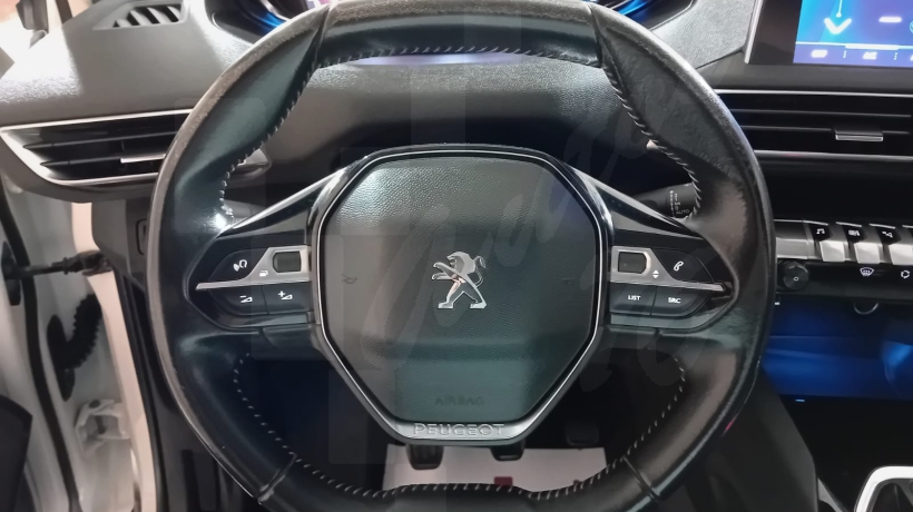 PEUGEOT 3008 1.5 HDI 130 CV