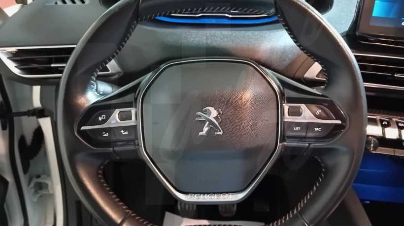 PEUGEOT 3008 1.5 HDI 130 CV